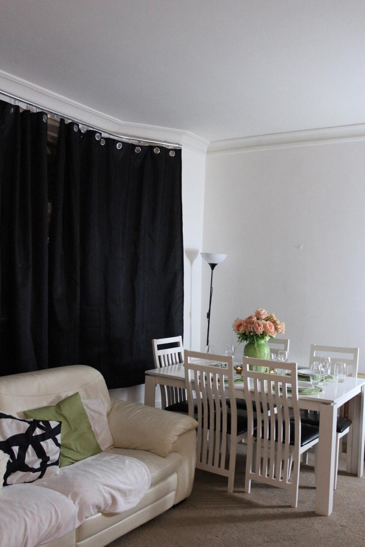 Spacious 2-bed 2-bath In Centre Apartment *