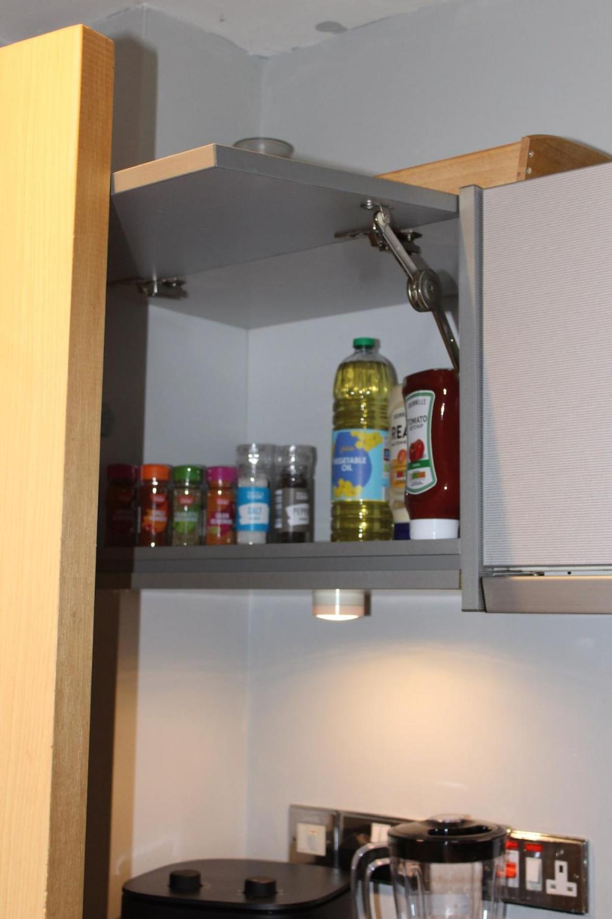 Spacious 2-bed 2-bath In Centre Apartment