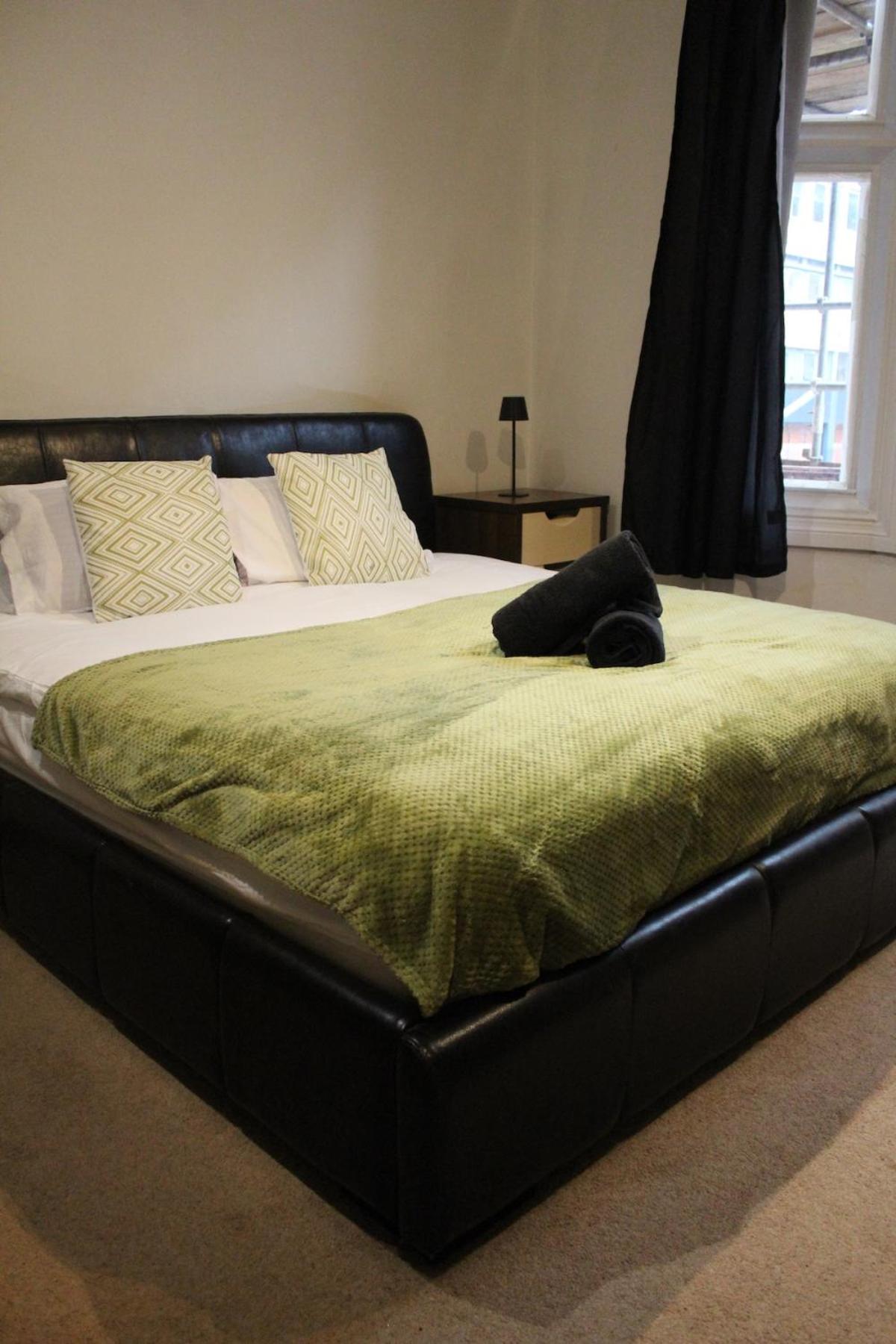Apartment Spacious 2-bed 2-bath In Centre